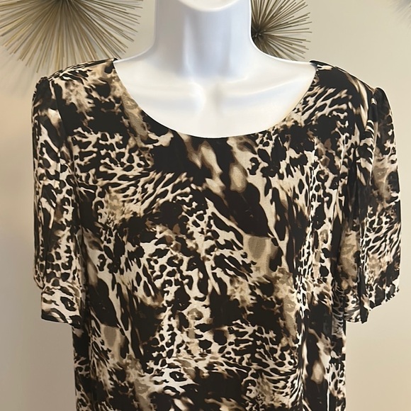 Kensie Animal Print Short Sleeve Dress​ - Picture 2 of 5